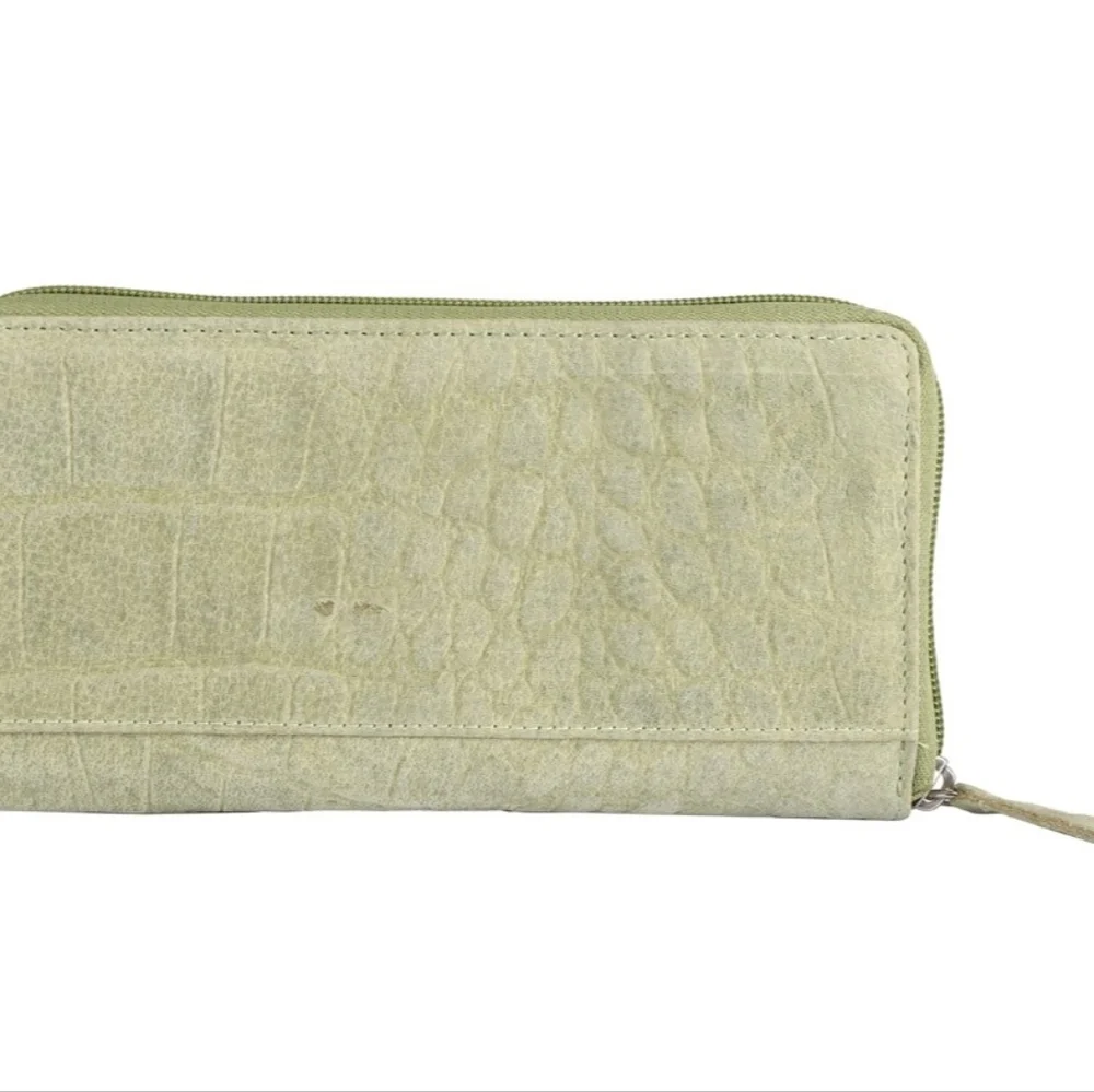 NWT Light Green Genuine Leather RFID Protected Wallet - Picture 5 of 8